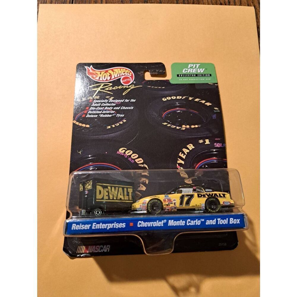 Vintage 1999 Mattel Hot Wheels Racing Matt Kenseth DeWalt Pit Crew Collector Ed